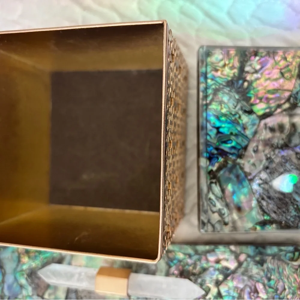 Kendra Scott Abalone Shell Tray and Gold Box Set - Picture 10 of 16
